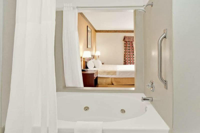 Halsted Inn And Suites Harvey - Chicago Southland Eksteriør bilde